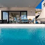 Lemon, 3 Bedrooms, 4 Baths, Infinity Pool, Whirlpool, Cinema Room, Sea View Villa