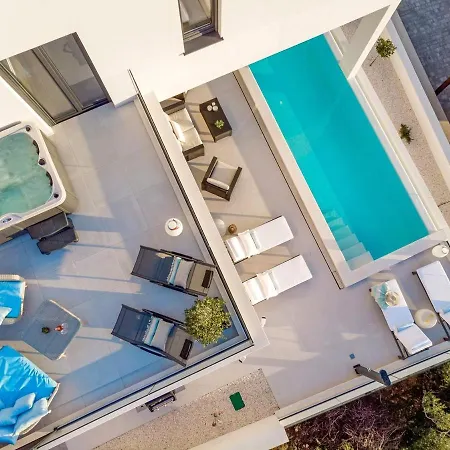 Villa New! Lemon With Heated Infinity Pool, A Hot Tub, A Cinema Room, Sea Views, 6 Pax Jesenice (Split-Dalmatia)
