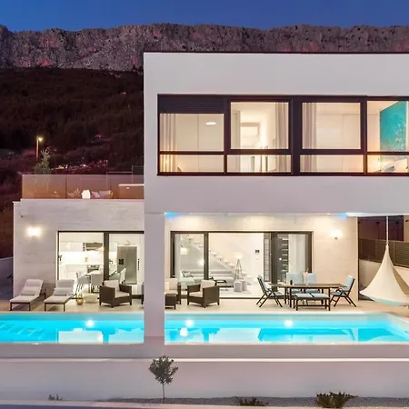 New! Lemon With Heated Infinity Pool, A Hot Tub, A Cinema Room, Sea Views, 6 Pax