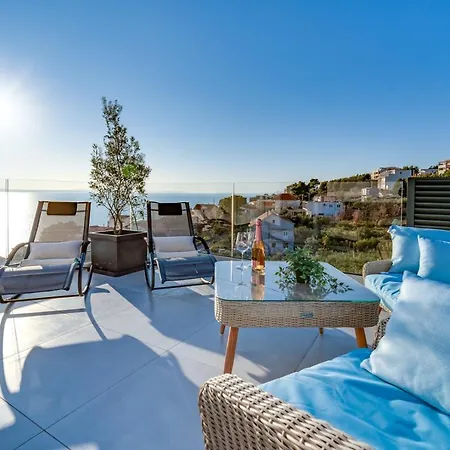 New! Lemon With Heated Infinity Pool, A Hot Tub, A Cinema Room, Sea Views, 6 Pax Villa Jesenice (Split-Dalmatia)
