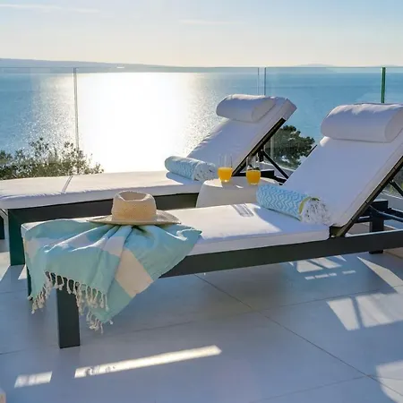 New! Lemon With Heated Infinity Pool, A Hot Tub, A Cinema Room, Sea Views, 6 Pax