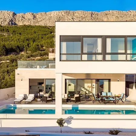 New! Lemon With Heated Infinity Pool, A Hot Tub, A Cinema Room, Sea Views, 6 Pax Jesenice (Split-Dalmatia)