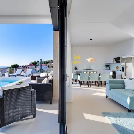 New! Lemon With Heated Infinity Pool, A Hot Tub, A Cinema Room, Sea Views, 6 Pax Jesenice (Split-Dalmatia)