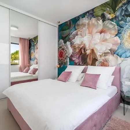 New! Lemon With Heated Infinity Pool, A Hot Tub, A Cinema Room, Sea Views, 6 Pax Villa