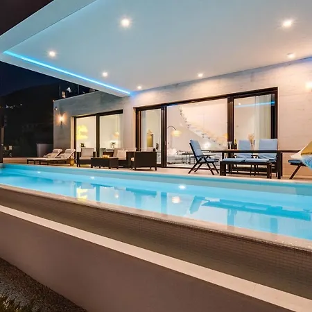 New! Lemon With Heated Infinity Pool, A Hot Tub, A Cinema Room, Sea Views, 6 Pax Villa *