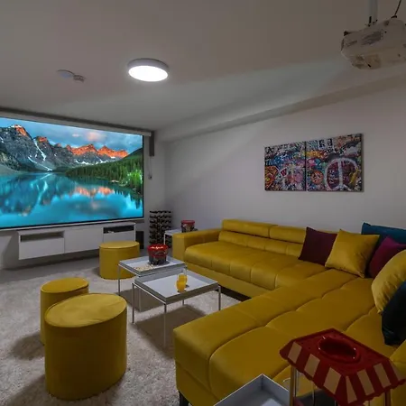 New! Lemon With Heated Infinity Pool, A Hot Tub, A Cinema Room, Sea Views, 6 Pax