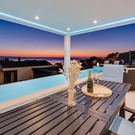 New! Lemon With Heated Infinity Pool, A Hot Tub, A Cinema Room, Sea Views, 6 Pax * Jesenice (Split-Dalmatia)