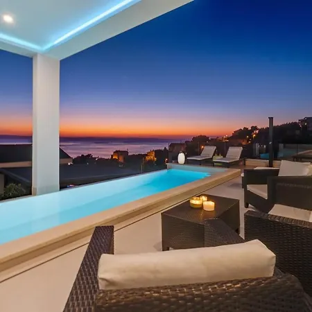 Villa New! Lemon With Heated Infinity Pool, A Hot Tub, A Cinema Room, Sea Views, 6 Pax