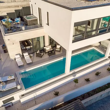 Villa Lemon, 3 Bedrooms, 4 Baths, Infinity Pool, Whirlpool, Cinema Room, Sea View *