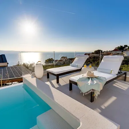 Lemon, 3 Bedrooms, 4 Baths, Infinity Pool, Whirlpool, Cinema Room, Sea View Villa Jesenice (Split-Dalmatia)