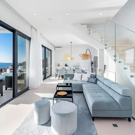 Lemon, 3 Bedrooms, 4 Baths, Infinity Pool, Whirlpool, Cinema Room, Sea View Villa