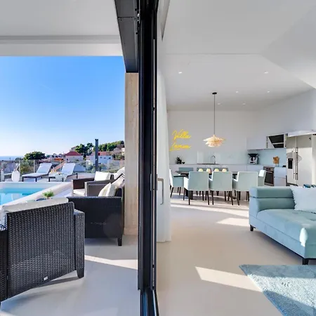 Villa Lemon, 3 Bedrooms, 4 Baths, Infinity Pool, Whirlpool, Cinema Room, Sea View Jesenice (Split-Dalmatia)