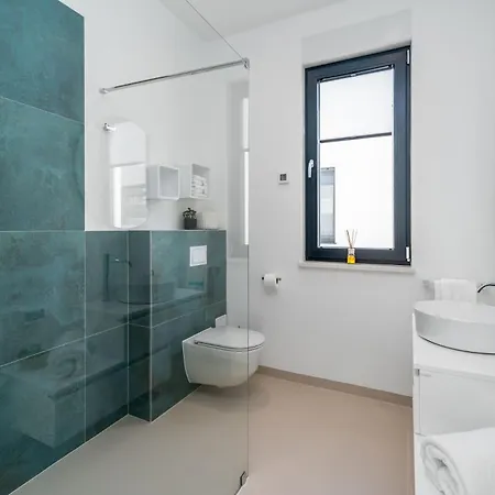 Lemon, 3 Bedrooms, 4 Baths, Infinity Pool, Whirlpool, Cinema Room, Sea View *