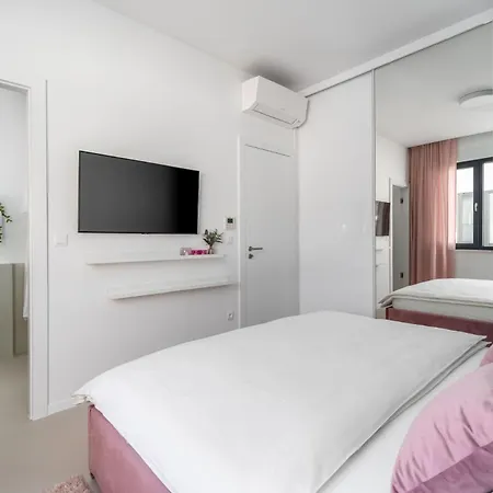 Lemon, 3 Bedrooms, 4 Baths, Infinity Pool, Whirlpool, Cinema Room, Sea View