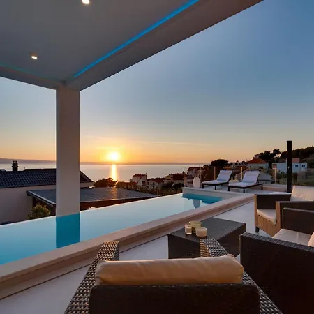 Lemon, 3 Bedrooms, 4 Baths, Infinity Pool, Whirlpool, Cinema Room, Sea View Villa Jesenice (Split-Dalmatia)