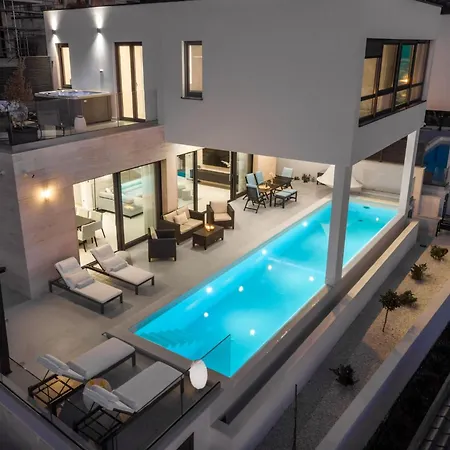 Villa Lemon, 3 Bedrooms, 4 Baths, Infinity Pool, Whirlpool, Cinema Room, Sea View Jesenice