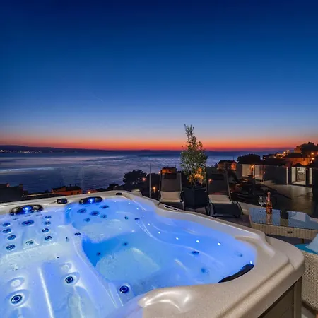 Villa Lemon, 3 Bedrooms, 4 Baths, Infinity Pool, Whirlpool, Cinema Room, Sea View