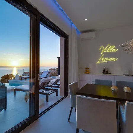 Lemon, 3 Bedrooms, 4 Baths, Infinity Pool, Whirlpool, Cinema Room, Sea View Villa Jesenice (Split-Dalmatia)