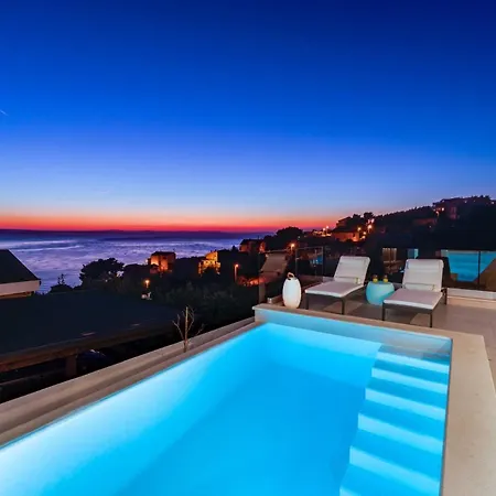 Lemon, 3 Bedrooms, 4 Baths, Infinity Pool, Whirlpool, Cinema Room, Sea View Villa *